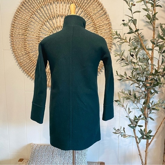 J. Crew Cocoon Coat 2 Wool
Blend Zip Up Pine Green Size 0P runs like a 6 - Picture 9 of 12